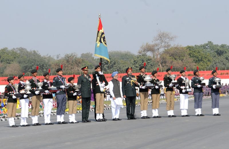 The Prime Minister, Dr. Manmohan Singh with the awardees of the best cadets…