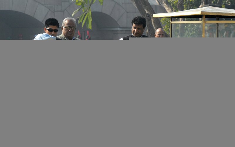 The Prime Minister, Dr. Manmohan Singh paying floral tributes at the Samadhi…