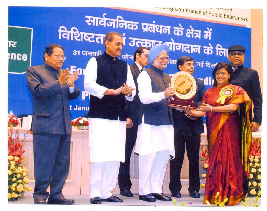 NEERU ABROL HONOURED WITH OUTSTANDING WOMAN MANAGER AWARD