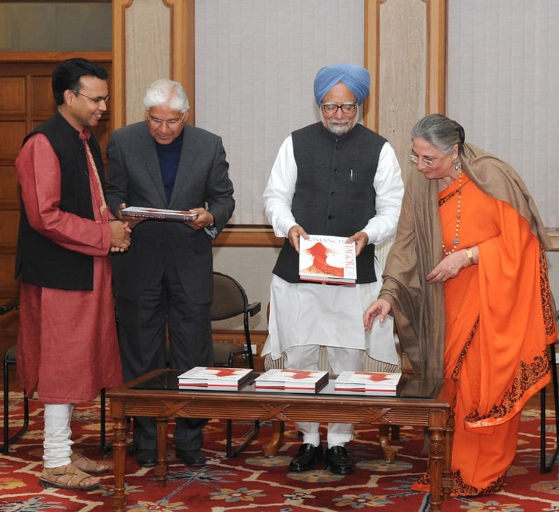 The Prime Minister, Dr. Manmohan Singh releasing the book “Romancing Tagore”..