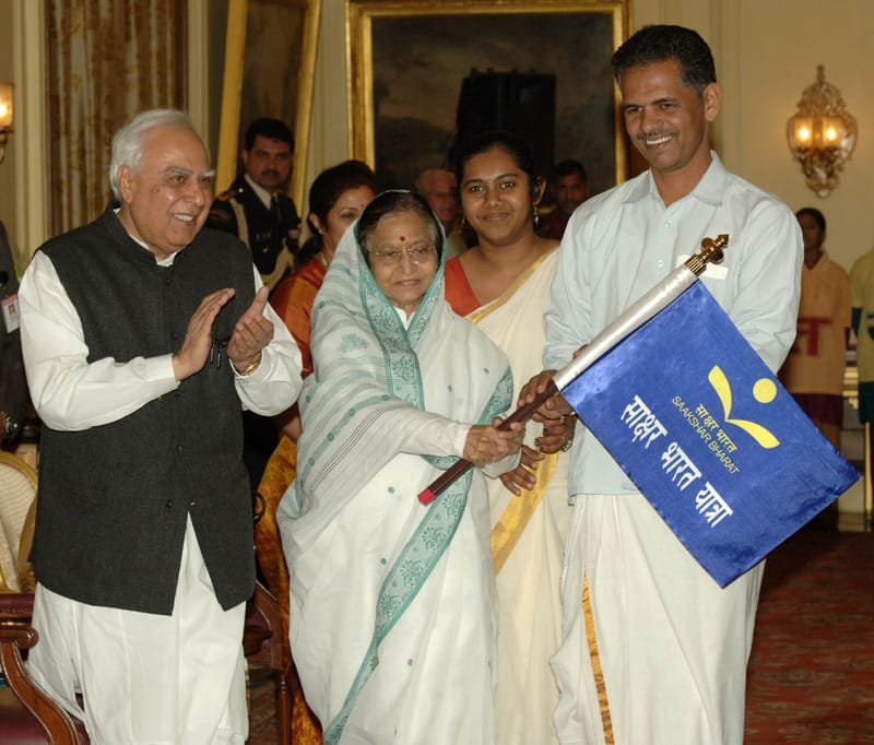 President Flags Off Saakshar Bharat Yatra