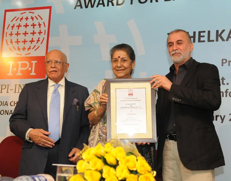 The Union Minister for Information and Broadcasting, Smt. Ambika Soni presenting the IPI India Award for Excellence in Journalism-2011 to Shri Tarun Tejpal (Tehelka), at a function, in New Delhi on February 24, 2012