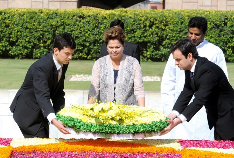 The President of Brazil, Ms. Dilma Rousseff laying wreath at the Samadhi..