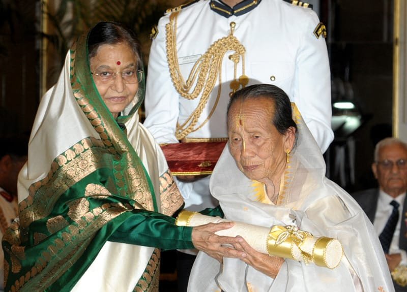 The President, Smt. Pratibha Devisingh Patil presenting the Padma Shri..
