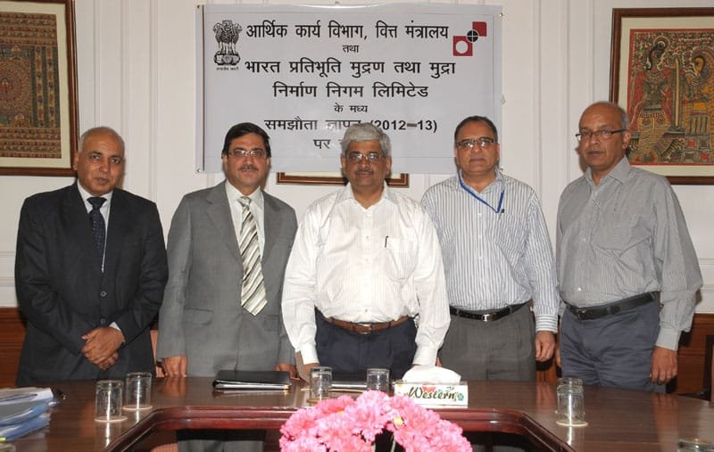 The Secretary, DEA, Shri R. Gopalan and CMD, SPMCIL, Shri M.S. Rana..