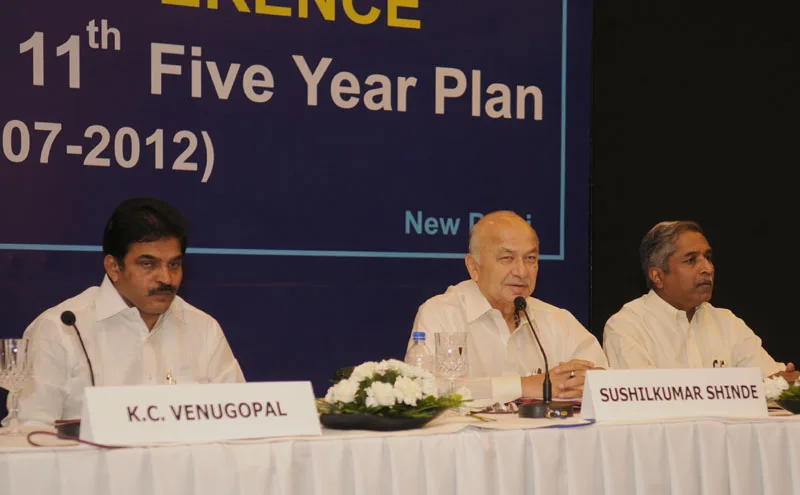 The Union Power Minister, Shri Sushil Kumar Shinde addressing a..