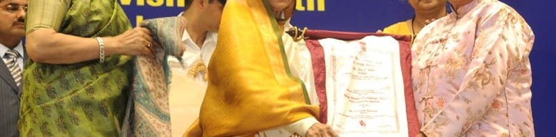 The President, Smt. Pratibha Devisingh Patil presenting the..