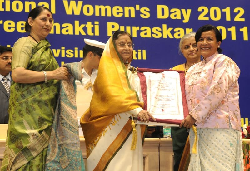 The President, Smt. Pratibha Devisingh Patil presenting the..