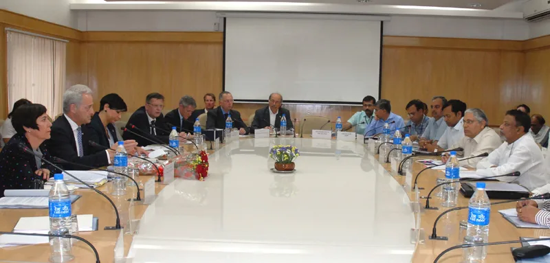 The Union Minister for Railways, Shri Mukul Roy along..