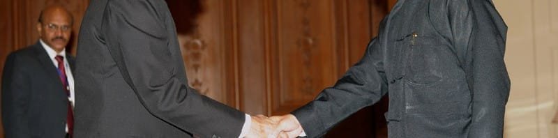 The Prime Minister, Dr. Manmohan Singh being received at the dinner...