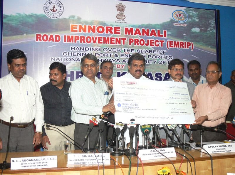 The Union Minister for Shipping, Shri G.K. Vasan handing over the cheque…