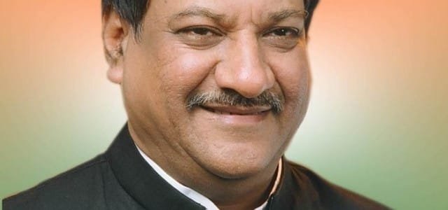 Prithviraj Chavan meets Sonia, Rahul Gandhi