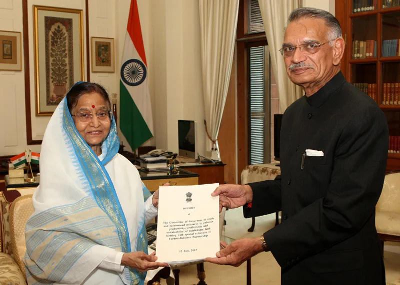 The Governor of Punjab, Shri Shivraj Patil presenting a report on….
