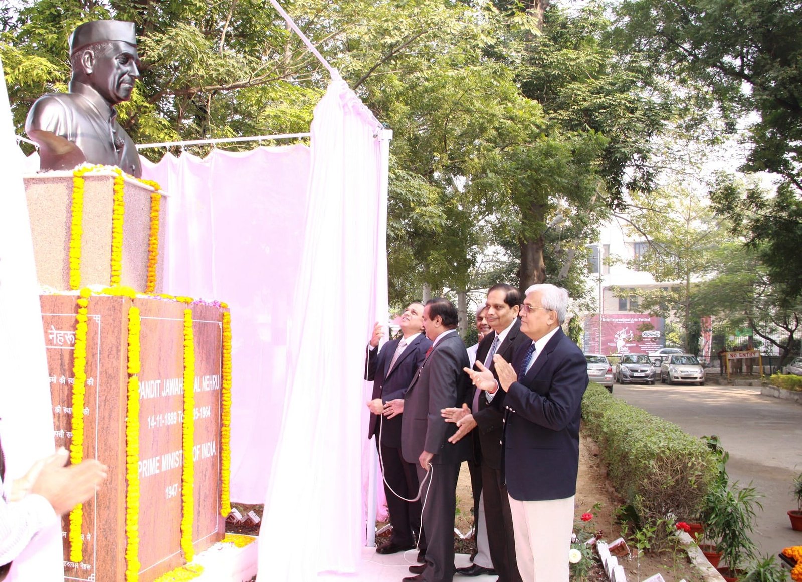 Bust of Pt. Jawarharlal Nehru unveiled at BHEL’s Corporate Office‏