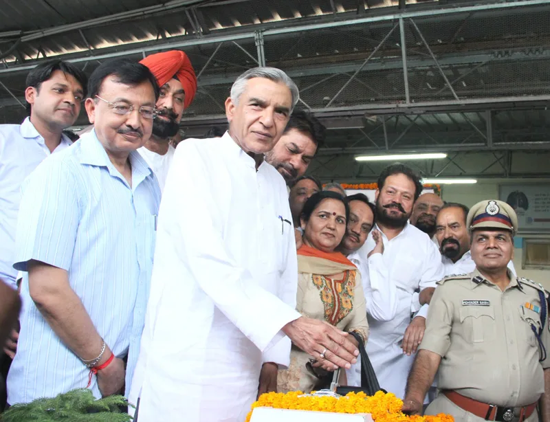The Union Minister for Railways, Shri Pawan Kumar Bansal inaugurating…