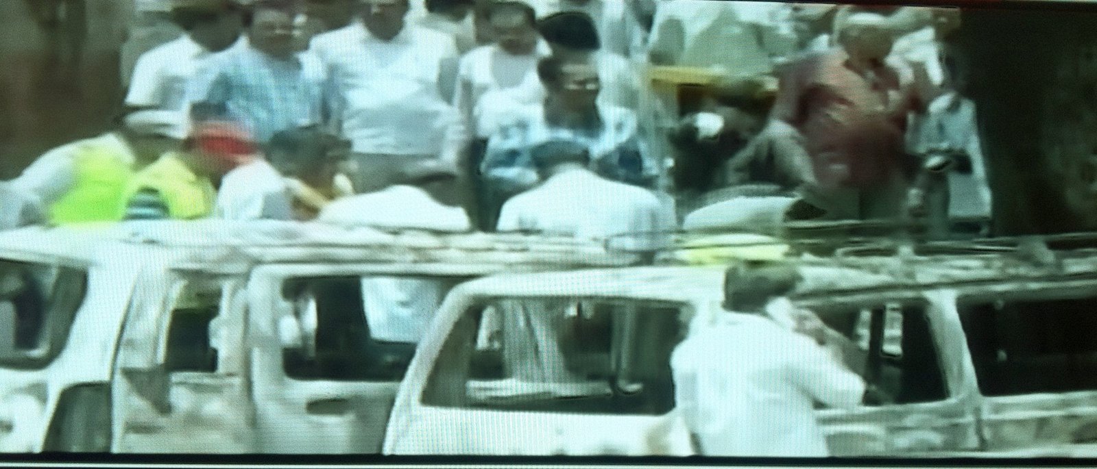 Blast in Bangalore near BJP office 13 people and 8 policemen injured, police doesn't rule out foul play