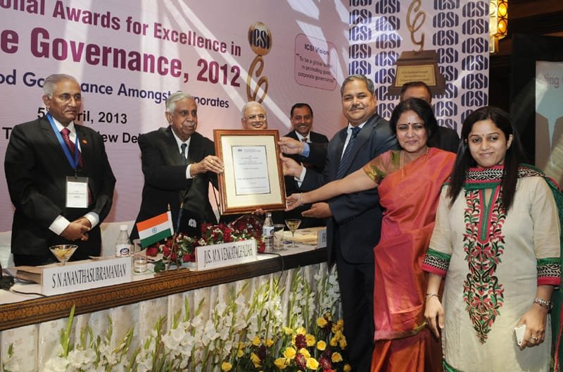 The former Chief Justice of India, Shri Justice M.N Venkatachaliah presenting the…