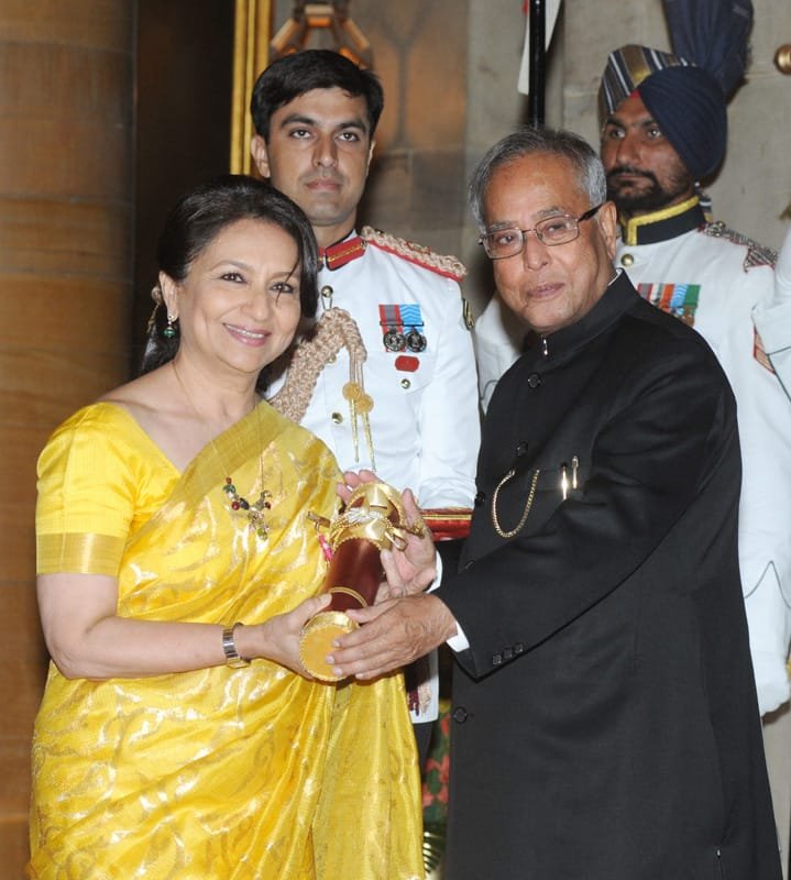The President, Shri Pranab Mukherjee presenting the Padma Bhushan Award to Smt. Sharmila Tagore, at an Investiture Ceremony, at Rashtrapati Bhavan, in New Delhi