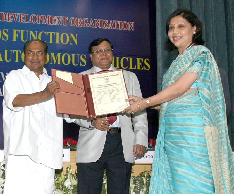 The Defence Minister, Shri A. K. Antony presenting the DRDO Award for best Techno…