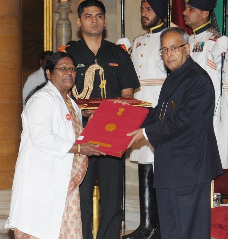 The President, Shri Pranab Mukherjee presenting the Florence…