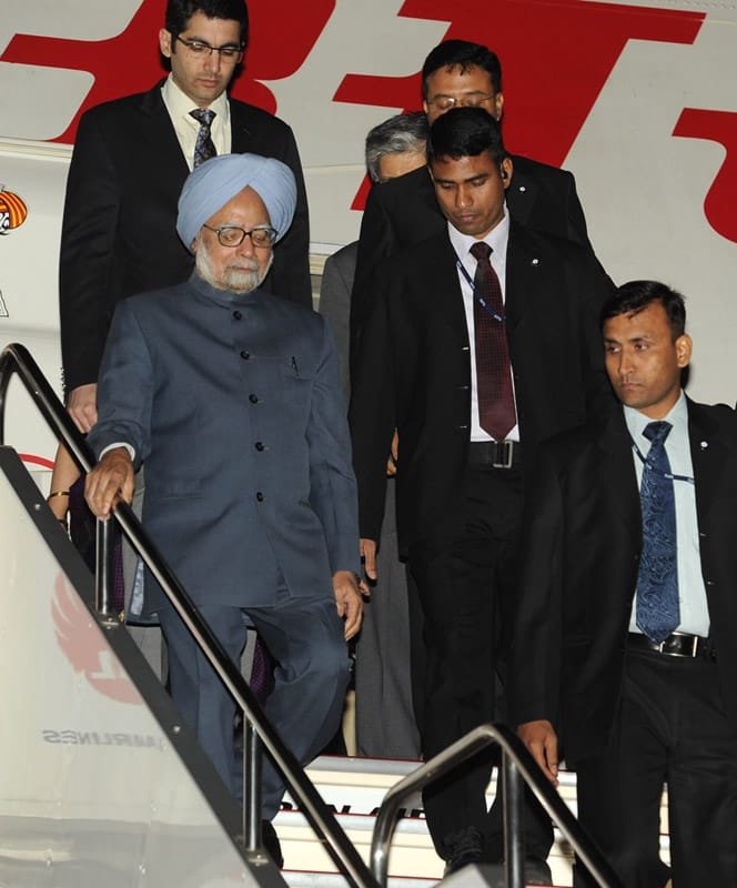 The Prime Minister, Dr. Manmohan Singh arrives at Haneda International Airport, in Tokyo, Japan
