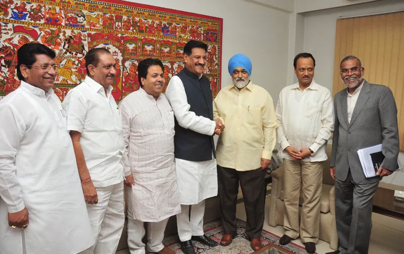 The Chief Minister of Maharashtra, Shri Prithviraj Chavan along with senior State officials…