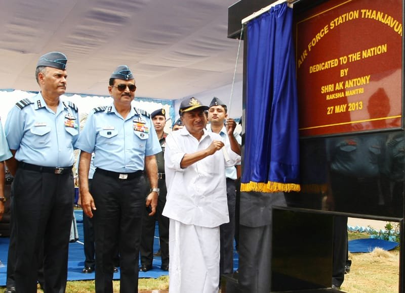 The Defence Minister, Shri A. K. Antony unveiling the plaque to dedicate the Air Force Station Thanjavur to the Nation