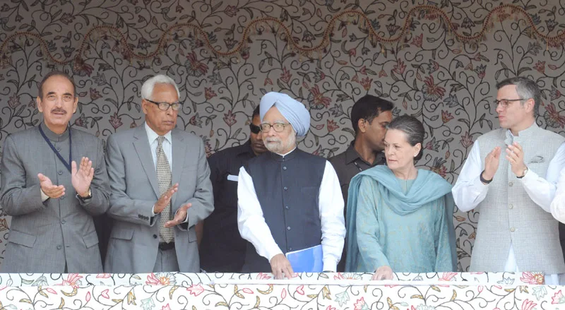 The Prime Minister, Dr. Manmohan Singh laying the foundation stone of 850 MW Ratle…