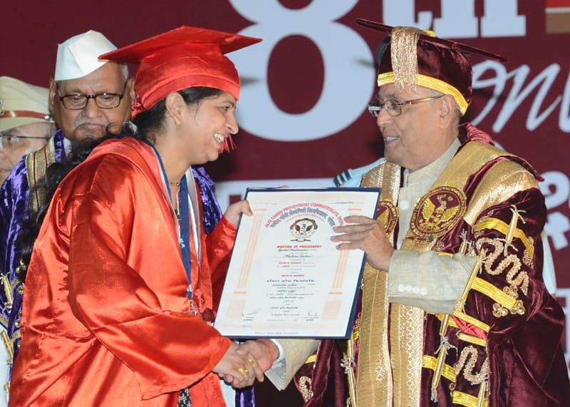 The President, Shri Pranab Mukherjee presented degree, at the 8th Convocation of Rajiv Gandhi Proudyogiki Vishwavidyalaya, at Bhopal, in Madhya Pradesh