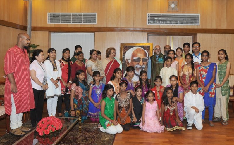 A delegation of children from SOS Children’s Village, Faridabad met the Vice President, Shri Mohd. Hamid Ansari and Smt. Salma Ansari and presented a self-made portrait of the Vice President signed by all children, in New Delhi