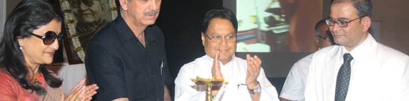 The Union Minister for Health and Family Welfare, Shri Ghulam Nabi Azad lighting the lamp at the launch of ‘The Banerji Protocols’ a new method of treatment with homeopathic medicines, in Kolkata