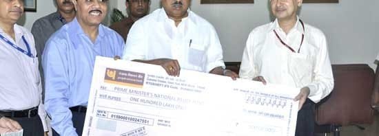 Central Warehousing Corporation presented a cheque amounting to Rs.100.00 lakh to...