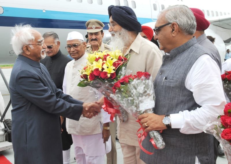 The Vice President, Shri Mohd. Hamid Ansari being received by the Chief Minister of Punjab,…