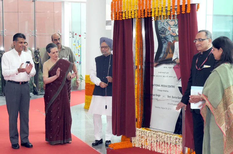 The Prime Minister, Dr. Manmohan Singh unveiling the plaque to inaugurate…