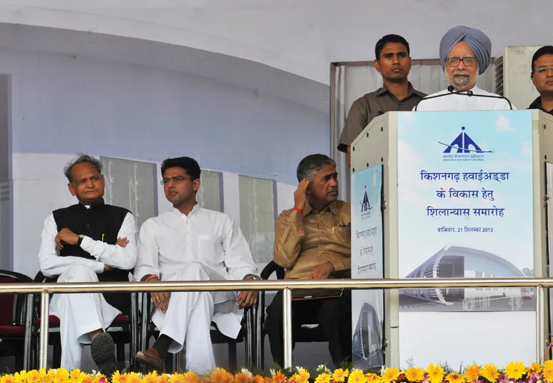 The Prime Minister, Dr. Manmohan Singh addressing at the foundation stone laying…
