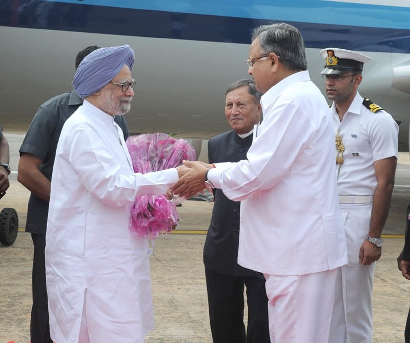 The Prime Minister, Dr. Manmohan Singh being received by the Governor of Chhattisgarh…