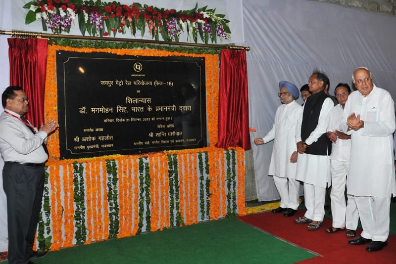 The Prime Minister, Dr. Manmohan Singh unveiling the plaque to lay the foundation…