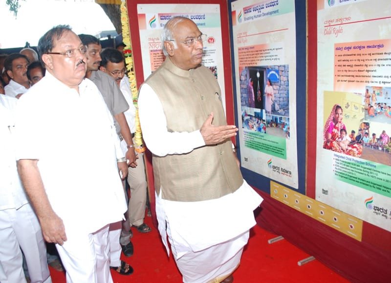The Union Minister for Railways, Shri Mallikarjun Kharge visiting the DAVP photo exhibition,…