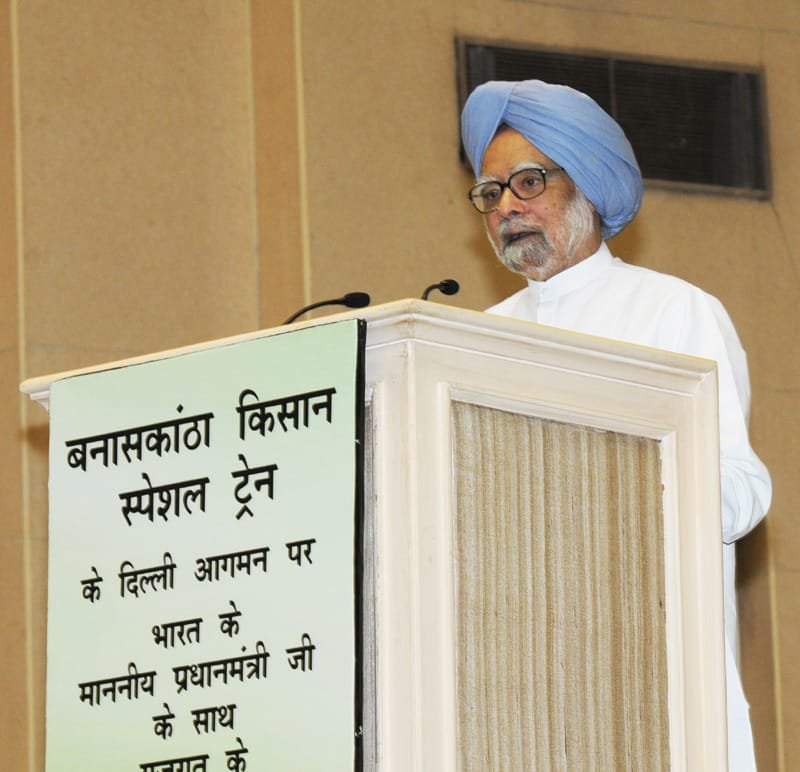 The Prime Minister Dr. Manmohan Singh addressing the farmers from Banaskantha,…