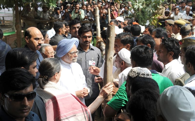 The Prime Minister, Dr. Manmohan Singh meeting the violence affected people in Muzaffarnagar district