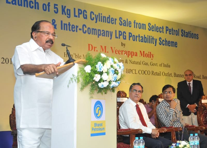 The Union Minister for Petroleum & Natural Gas, Dr. M. Veerappa Moily addressing…