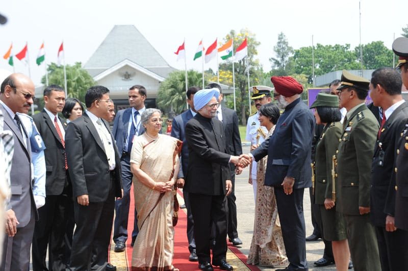 The Prime Minister, Dr. Manmohan Singh and Smt. Gursharan Kaur being seen off...