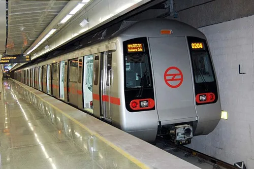 DMRC TRIAL RUNS FOR PHASE -III BETWEEN CENT.SECTT. AND MANDI HOUSE STARTS