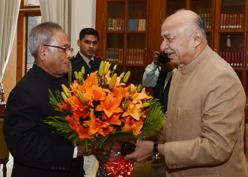 The Union Home Minister, Shri Sushilkumar Shinde greeting the President, Shri Pranab...