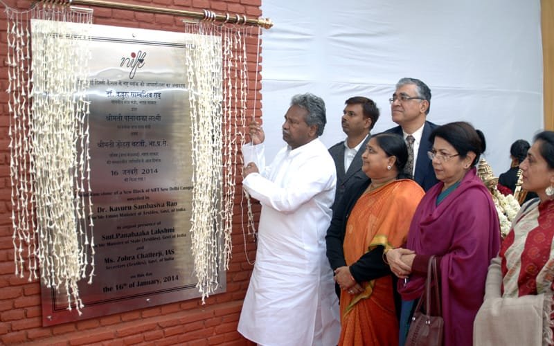 The Union Minister for Textiles, Dr. Kavuru Sambasiva Rao unveiling the…