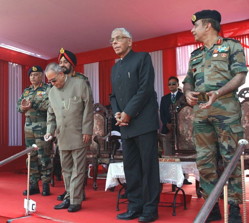 The President, Shri Pranab Mukherjee unveiling the plaque to lay the foundation..
