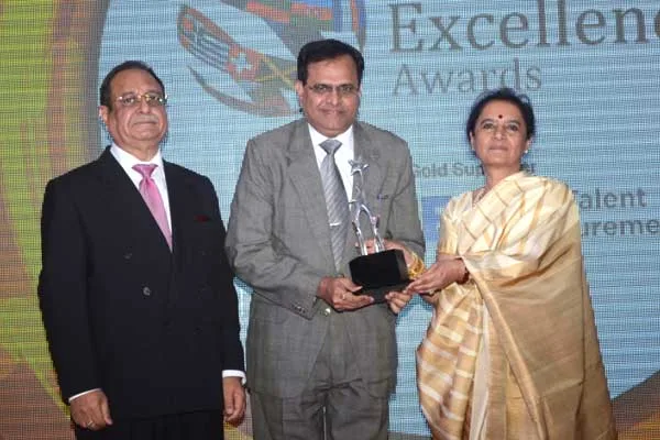 Rajeev Sharma, CMD, REC conferred award for ‘CEO with HR orientation’ at World HRD Congress 2014
