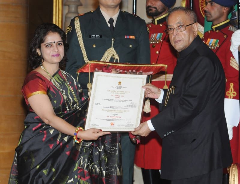 The President, Shri Pranab Mukherjee presenting the “Rani Gaidinliu Zeliang …