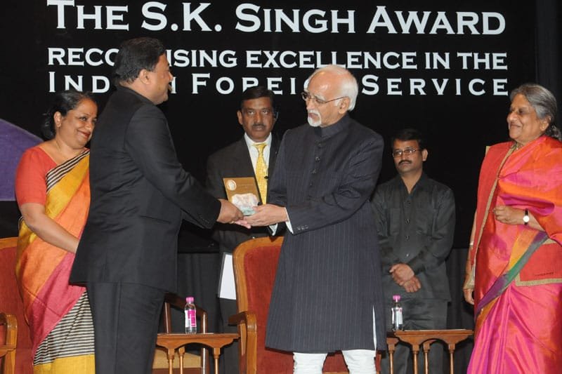 The Vice President, Shri Mohd. Hamid Ansari presenting the “3rd S.K…