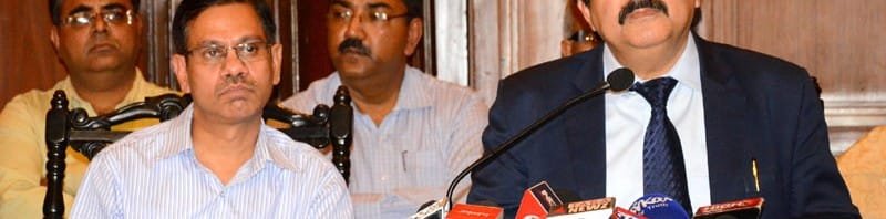 The Deputy Election Commissioner, Shri Vinod Zutshi addressing a press conference, in Kolkata